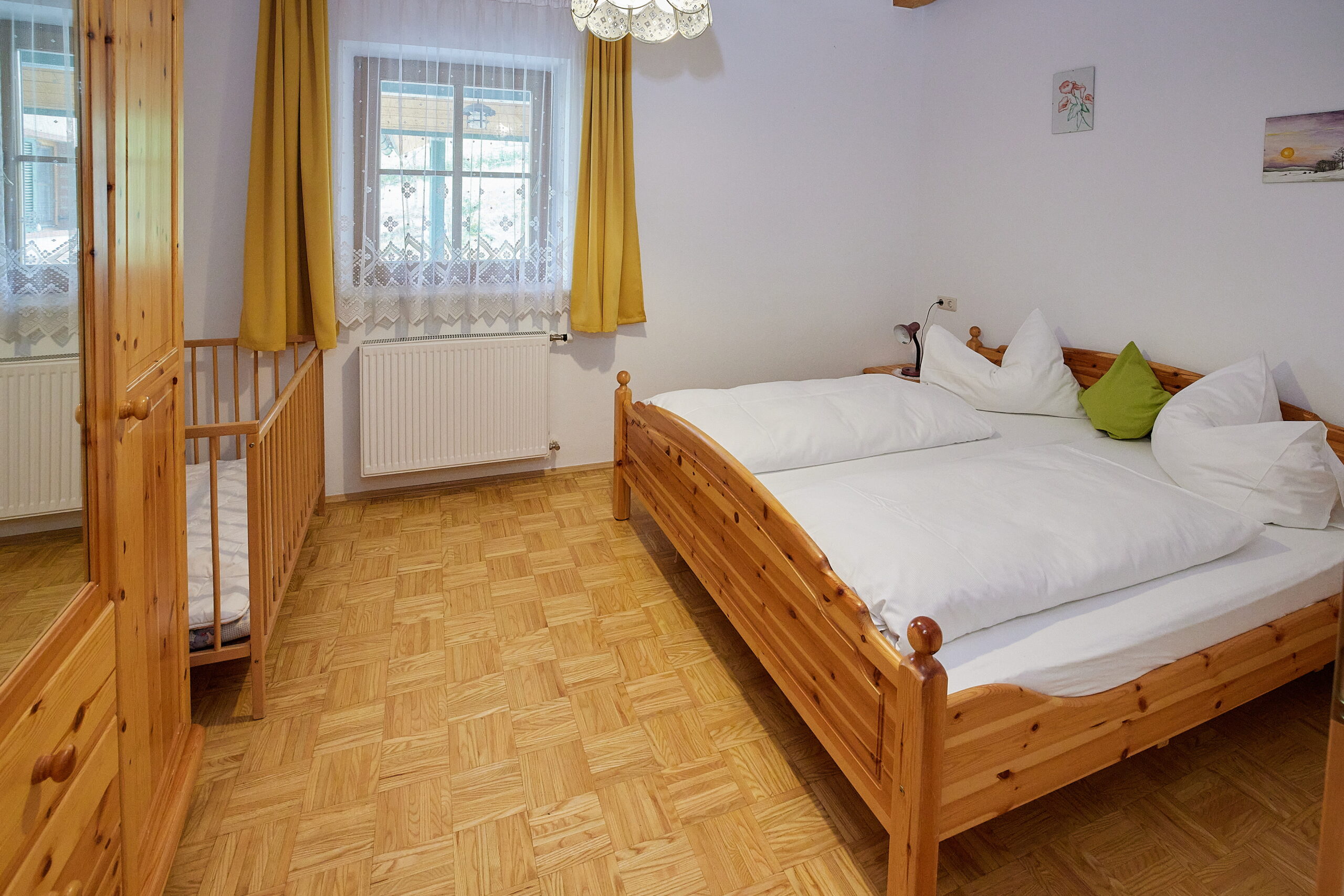 Helles geräumiges Zimmer