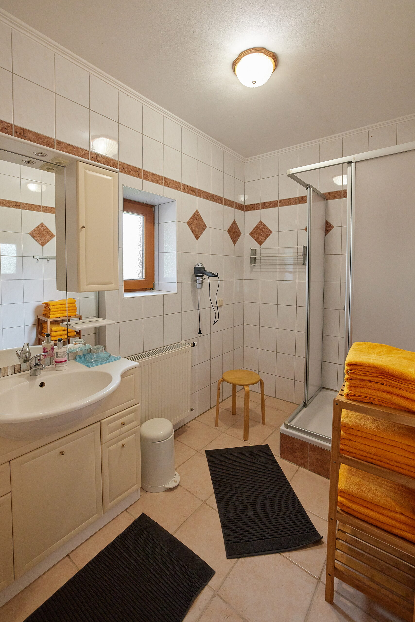 großes Badezimmer Holunderstube