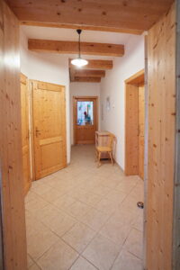 Urlaub am Bauernhof mit Vorraum der Wohnung Sunnseitn