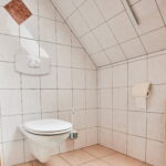großzügiges WC der Wohnung Hofblick